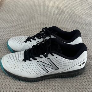 Like new Men’s New Balance White Sneakers